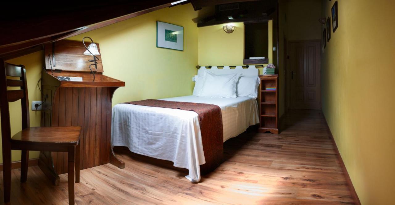 Micro-Hostal La Puerta Del Perdon فيلافرانكا ديل بيرزو المظهر الخارجي الصورة